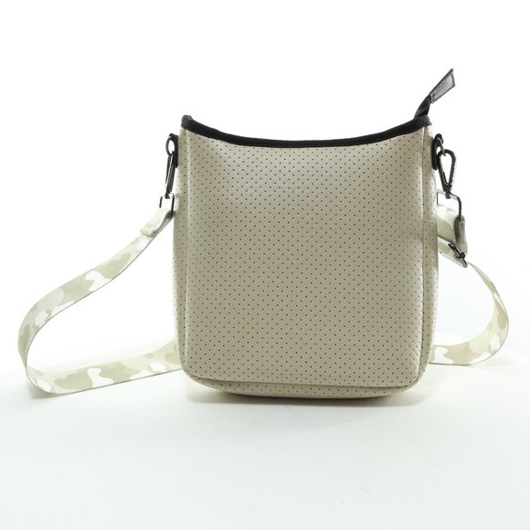 Haute Shore JERI BLANC Crossbody Bag Purse Off White with Camo Strap - Picture 2 of 6